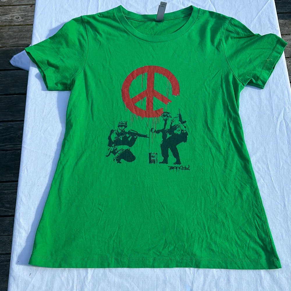 Banksy military peace Print graphic on Next Level apparel tee Kelly Green Size M